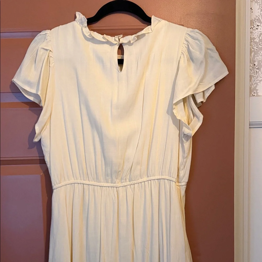Elegant Cream Maxi Dress with Lace Yoke